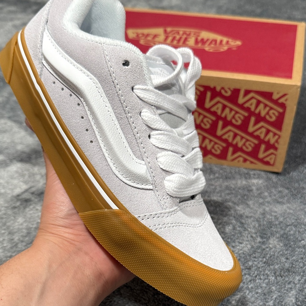 Vans Knu School